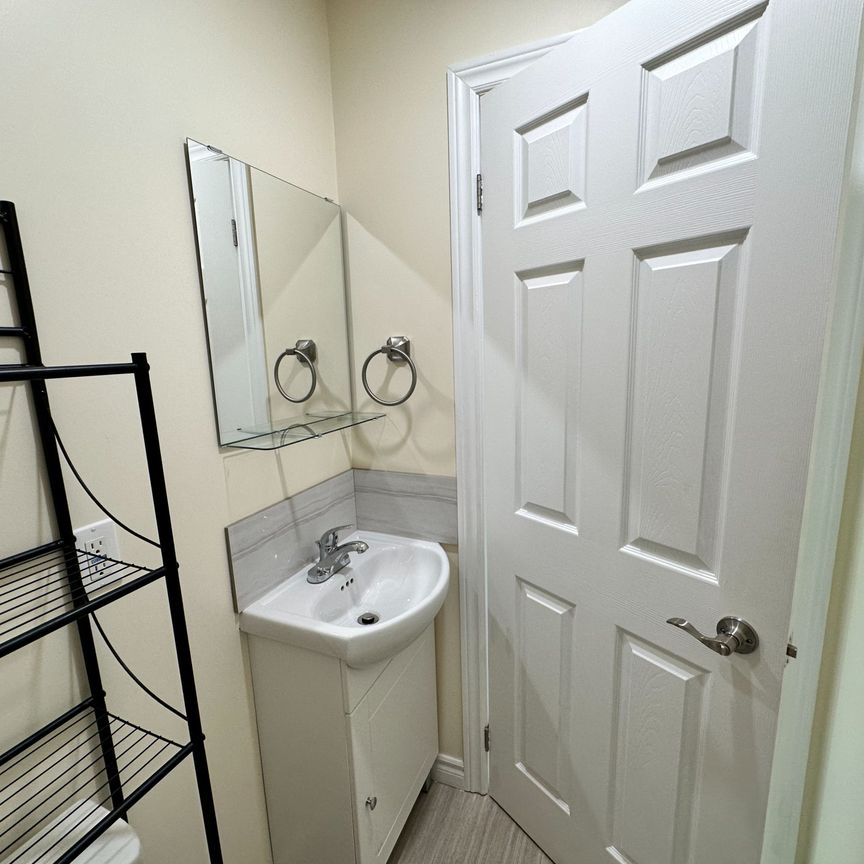 For Lease - 725 Danforth Avenue Unit# 3A, Toronto, Ontario - Photo 1