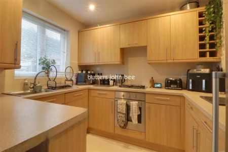 3 bedroom semi-detached house to rent - Photo 2