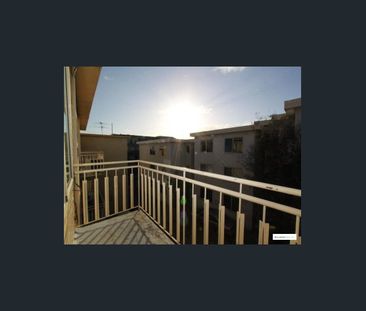 This top-floor, light-filled 1-bedroom apartment is located in the ... - Photo 6