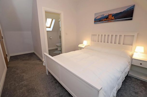 SHORT TERM LET, Meeting Street, Hillsborough, BT26 6GP - Photo 1