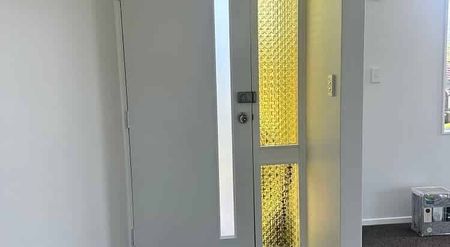 Newly renovated 3BR Home in Kelson - Photo 5