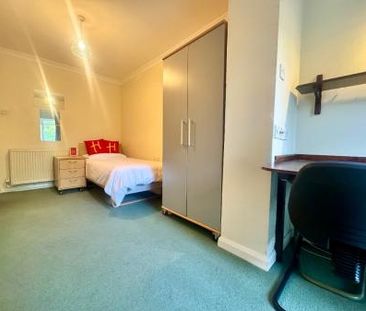 5 Bed Student Home - 43 Kemsing Gardens - Photo 2