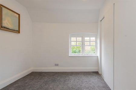 2 bed House - Mid Terrace To Let - Photo 3