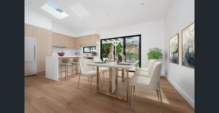 Lavish Hampton's Inspired Home in Serene Location - Photo 4