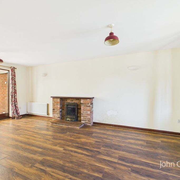 4 bedroom detached to let - Photo 1