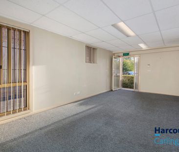 Well Presented Studio with Shops Nearby! - Photo 2