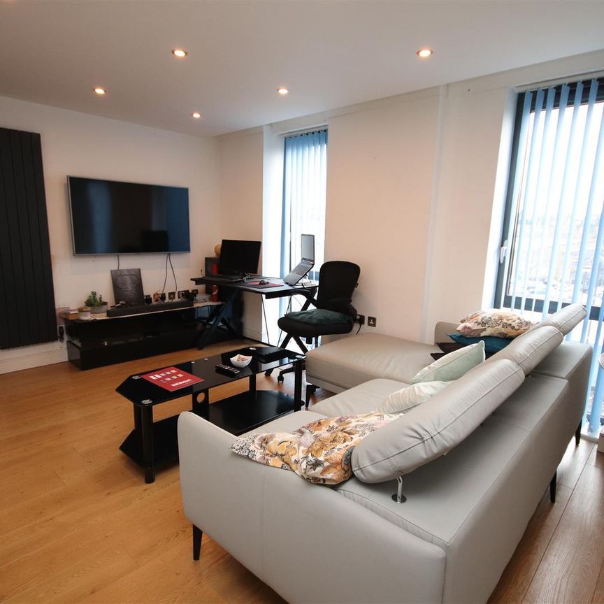 1 bedroom Apartment to let - Photo 1