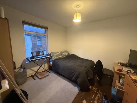 3 bedroom terraced house to rent - Photo 4