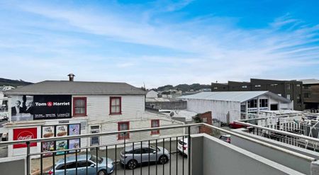ONE WEEK FREE RENT - Four Bedroom Living - Welcome to 11/253 Riddiford Street - Photo 3