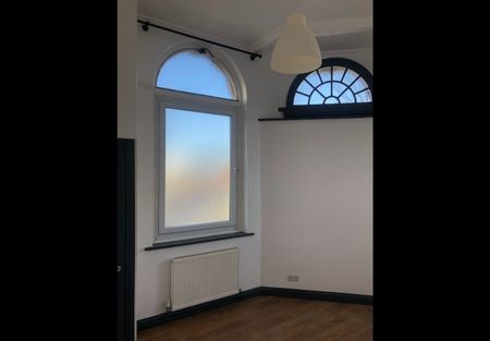 2 Bed Flat, Church Road, BS5 - Photo 2