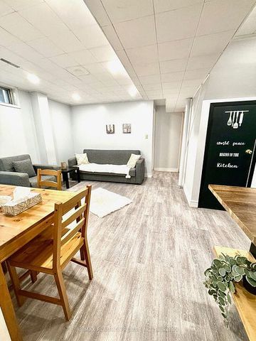 For Lease - 16 Eastman Crescent, Newmarket, Ontario - Photo 3