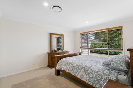 Sensational Home with Ducted Air Con & Swimming Pool & Solar - Photo 3