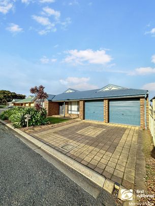 Family Living in a Quiet Cul-de-Sac! - Photo 1