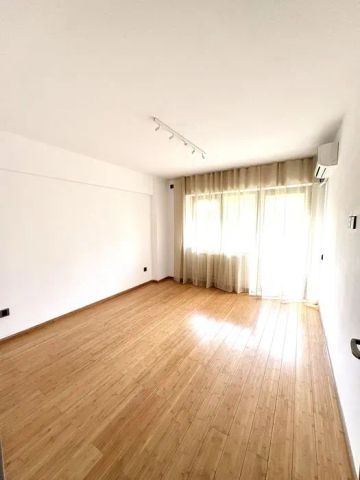 2 Camere, 75mp, spatiu generos, zona premium ideal pentru locuit sau firma - Photo 2