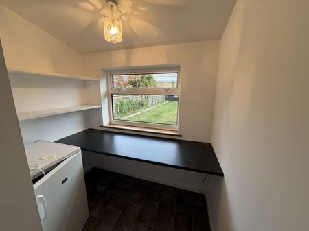 Belgrave Road, Cambridge £1,650 pcm ⓘ The monthly or weekly payment required by the landlord. Read our glossary page , 2 bedrooms, end terrace house, to let * Tenant info - Photo 3