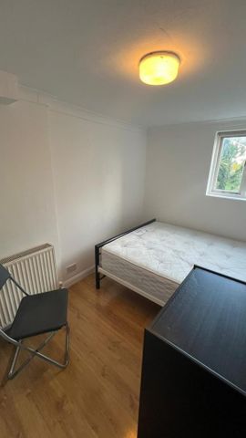 3 bedroom flat to rent - Photo 2