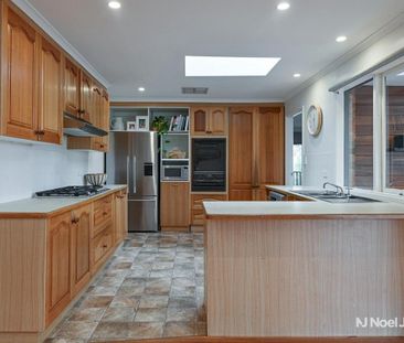 9 Jonathan Close, BAYSWATER - Photo 2