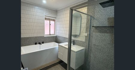 LUXURY CBD TOWNHOUSE THAT MAKES A STATEMENT ON A 412 SQM CORNER BLOCK - Photo 5