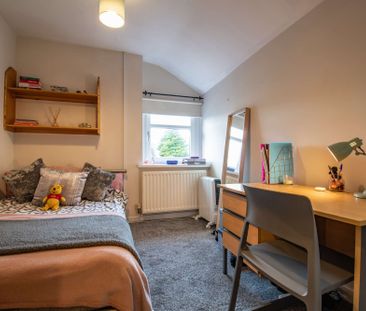 5 bed house in ideal central location - Photo 3