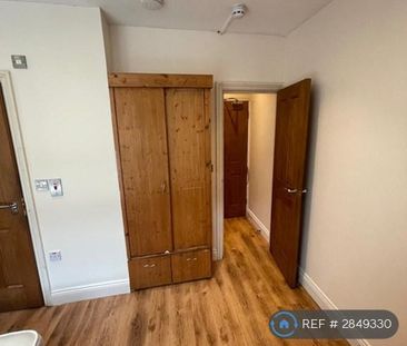 1 bedroom in a flat share to rent - Photo 1