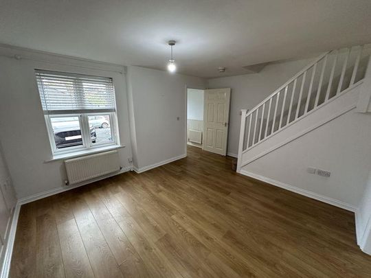 3 bedroom end of terrace house to rent - Photo 1