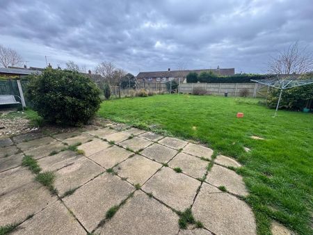 2 bedroom semi-detached bungalow to rent - Photo 3