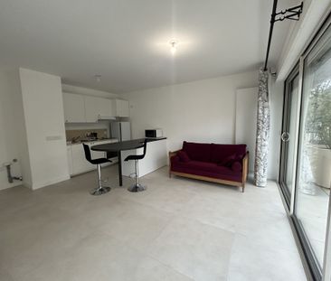 Location Appartement 2 pièces 67m² LA ROCHELLE 17000 - Photo 4