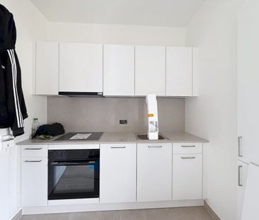 Bel appartement de 3.5 pièces au centre-ville, entièrement rénové - Photo 2