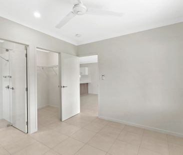 SPACIOUS DUPLEX IN SOUGHT AFTER SMITHFIELD VILLAGE ESTATE - Photo 6