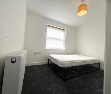 8 bedroom semi-detached house to rent - Photo 3