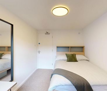 4 bedroom flat to rent - Photo 2