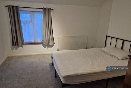 2 bedroom terraced house to rent - Photo 2