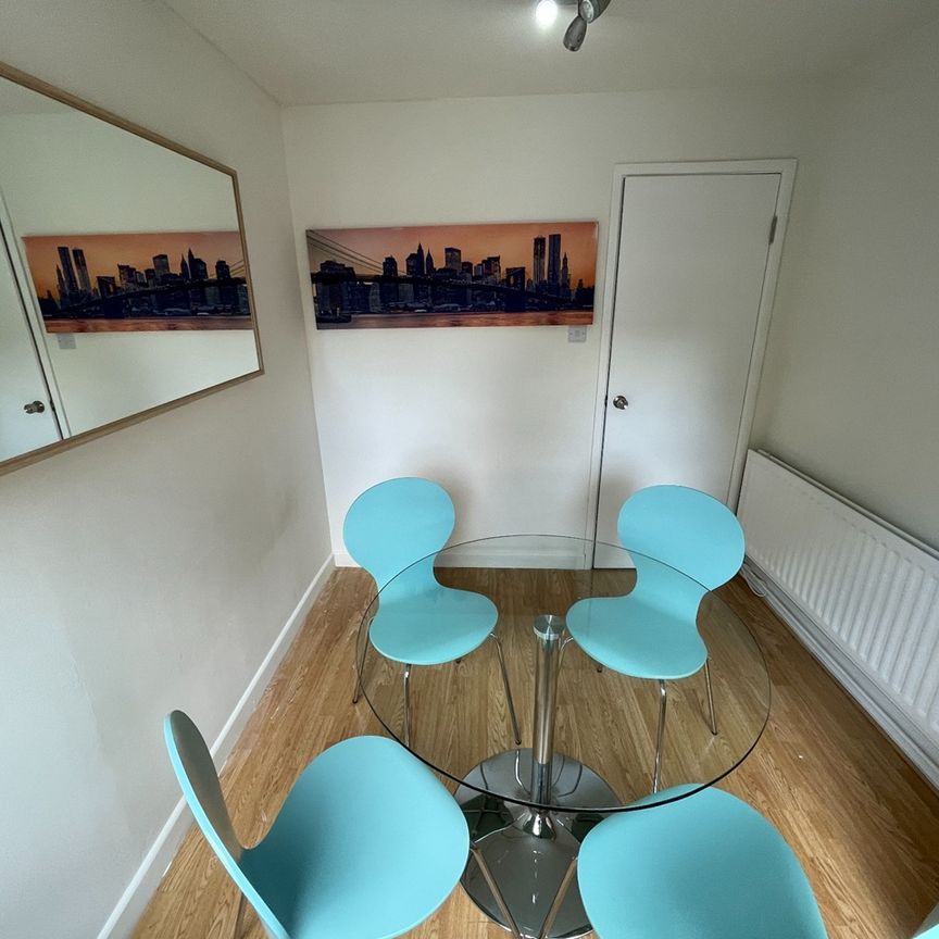 Room in a Shared House, Blomfield Court, SW11 - Photo 1