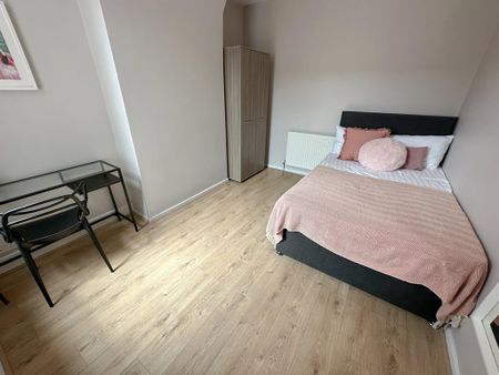 4 bedroom terraced house to rent - Photo 4