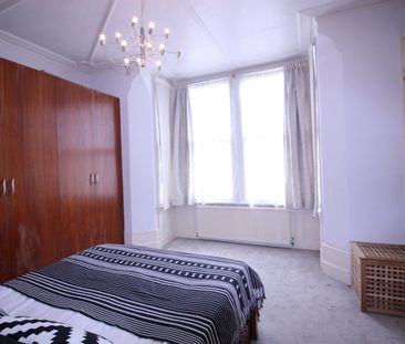 1 Bed Flat, Vanbrugh Hill, SE3 - Photo 5