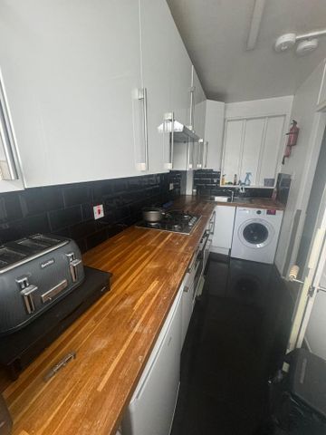 1 bedroom in a house share to rent - Photo 4