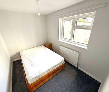 3 bedroom flat to rent - Photo 6
