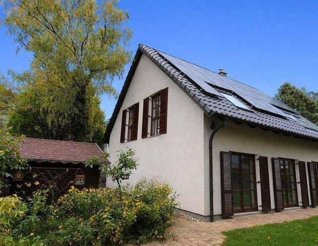 Zu vermieten: Helles, großzügiges 6-Zimmer-Einfamilienhaus mit Garten und Kamin. - Foto 1