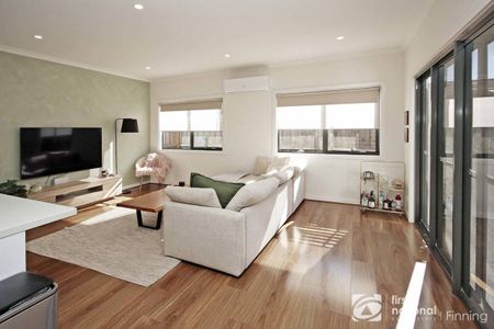Beautifully Maintained & Ideally Located - Photo 2