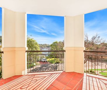 Executive Two Bedroom, Mid-floor Apartment in the Exclusive Huntley... - Photo 2