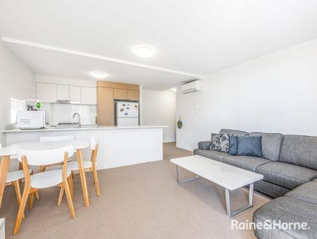 Modern Unit in the Heart of Chermside - Photo 2