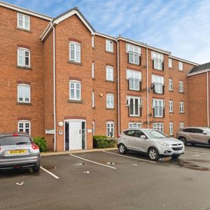 2 bedroom Flat To Let - Photo 2