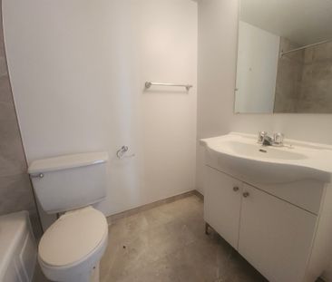 2300 Rue St Mathieu, Montréal (Ville-Marie), QC H3H - Photo 3