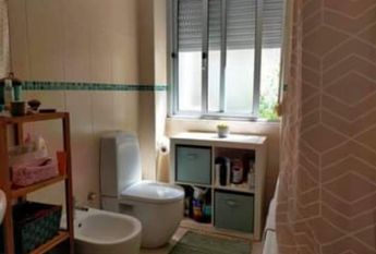Quarto para senhora em Almada Trafaria