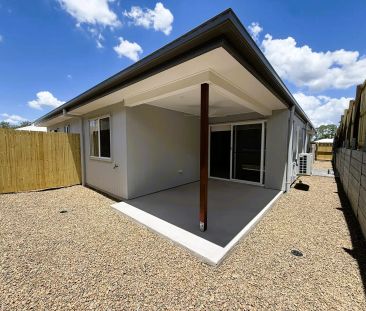 “3 Bedroom Delight !” - Photo 2