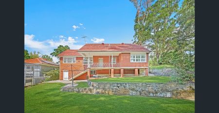 Charming Family Home with Study & Spacious Backyard – Prime Thornleigh Location! - Photo 2
