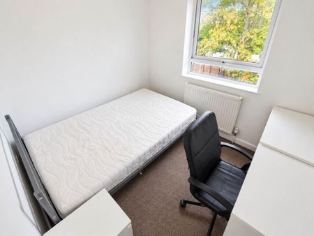 4 bedroom terraced house to rent - Photo 2