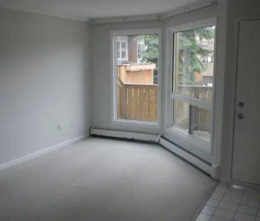 1 Bedroom, $1600, Very bright and spacious unit, private large deck... - Photo 1