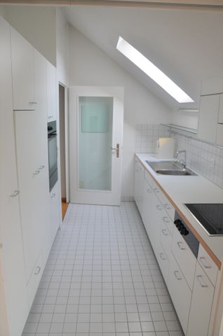 "grosse 3.5-Zimmer-Dachwohnung mit Galerie an ruhiger Lage" - Foto 2