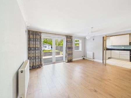 Mafeking Road, Wraysbury, Staines-upon-Thames,TW19 - Photo 2
